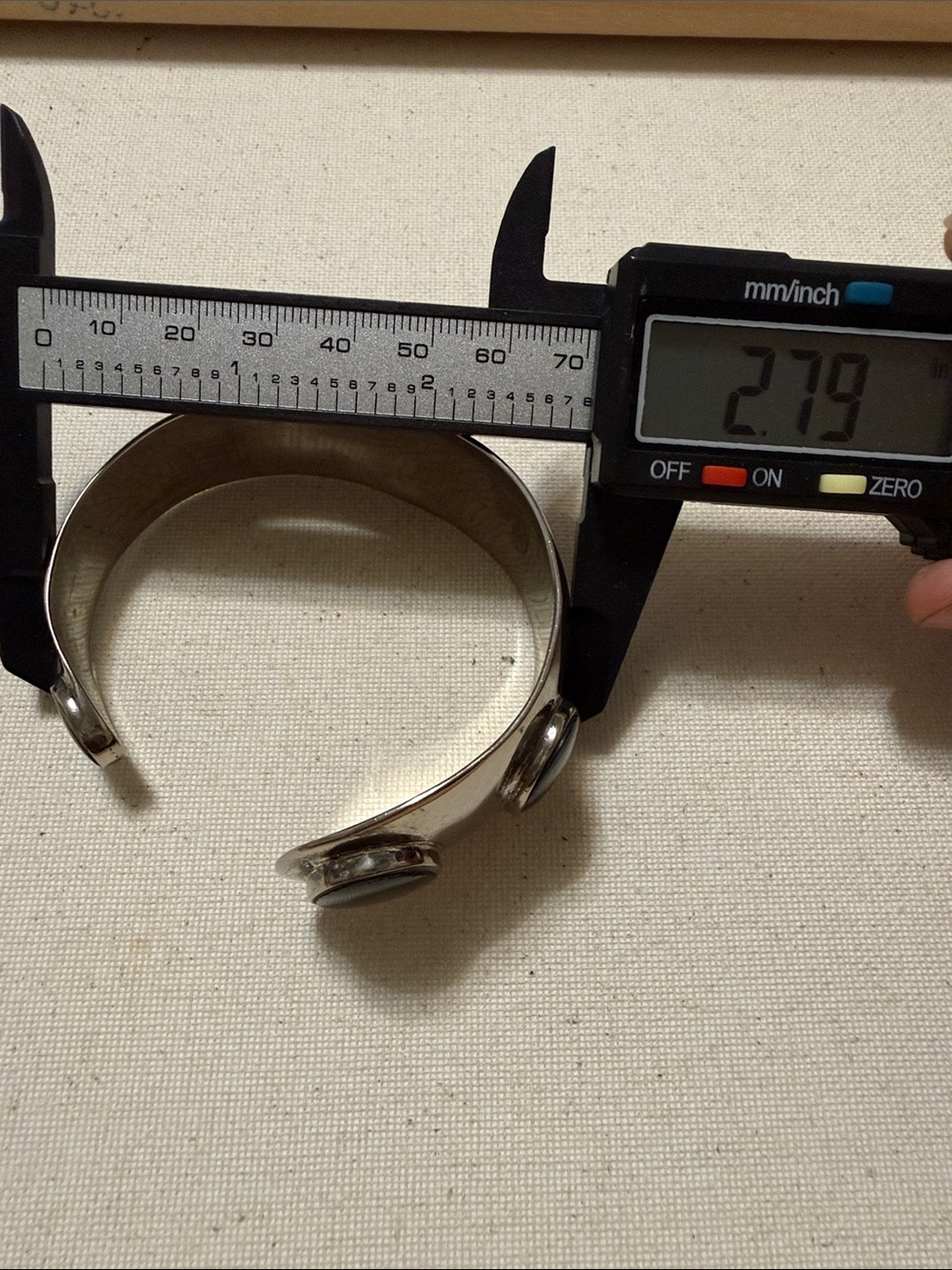 Stunning Native Hand Crafted Sterling Silver Cuff Bracelet with Black onyx Stone - Picture 9 of 16